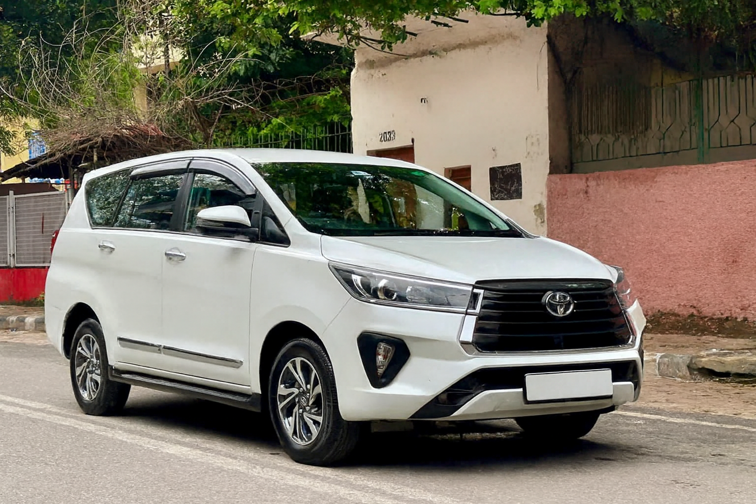 PREMIUM SUV - INNOVA CRYSTA